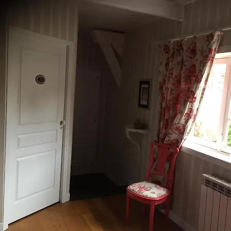 D'hotes L'aubaine Avec Jacuzzi Bed & Breakfast 3*