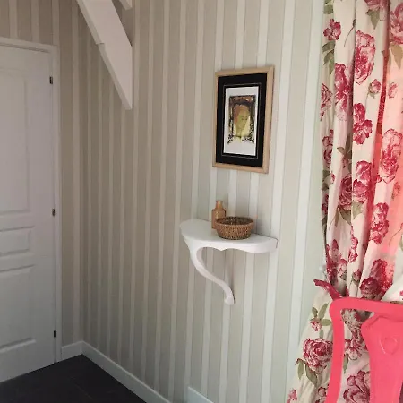 D'hotes L'aubaine Avec Jacuzzi Bed & Breakfast 3*