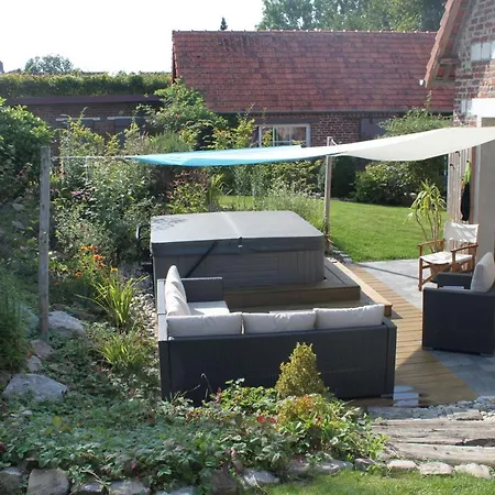 D'hotes L'aubaine Avec Jacuzzi Bed & Breakfast 3*