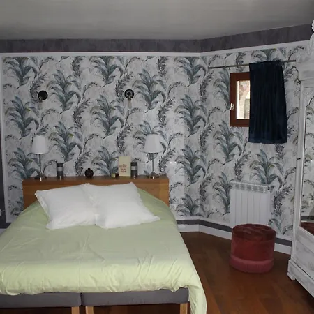 D'hotes L'aubaine Avec Jacuzzi Bed & Breakfast 3*