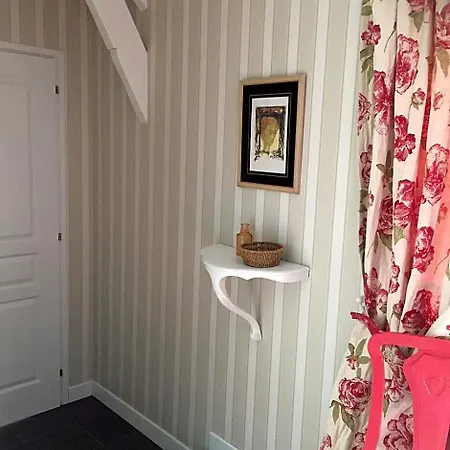 D'hotes L'aubaine Avec Jacuzzi Bed & Breakfast 3*