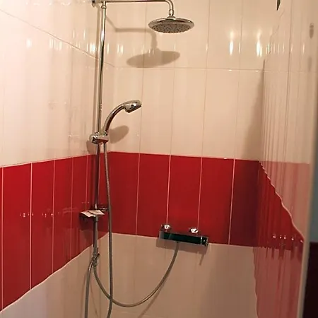 D'hotes L'aubaine Avec Jacuzzi Bed & Breakfast Wanquetin