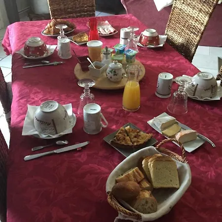 D'hotes L'aubaine Avec Jacuzzi Bed & Breakfast 3*